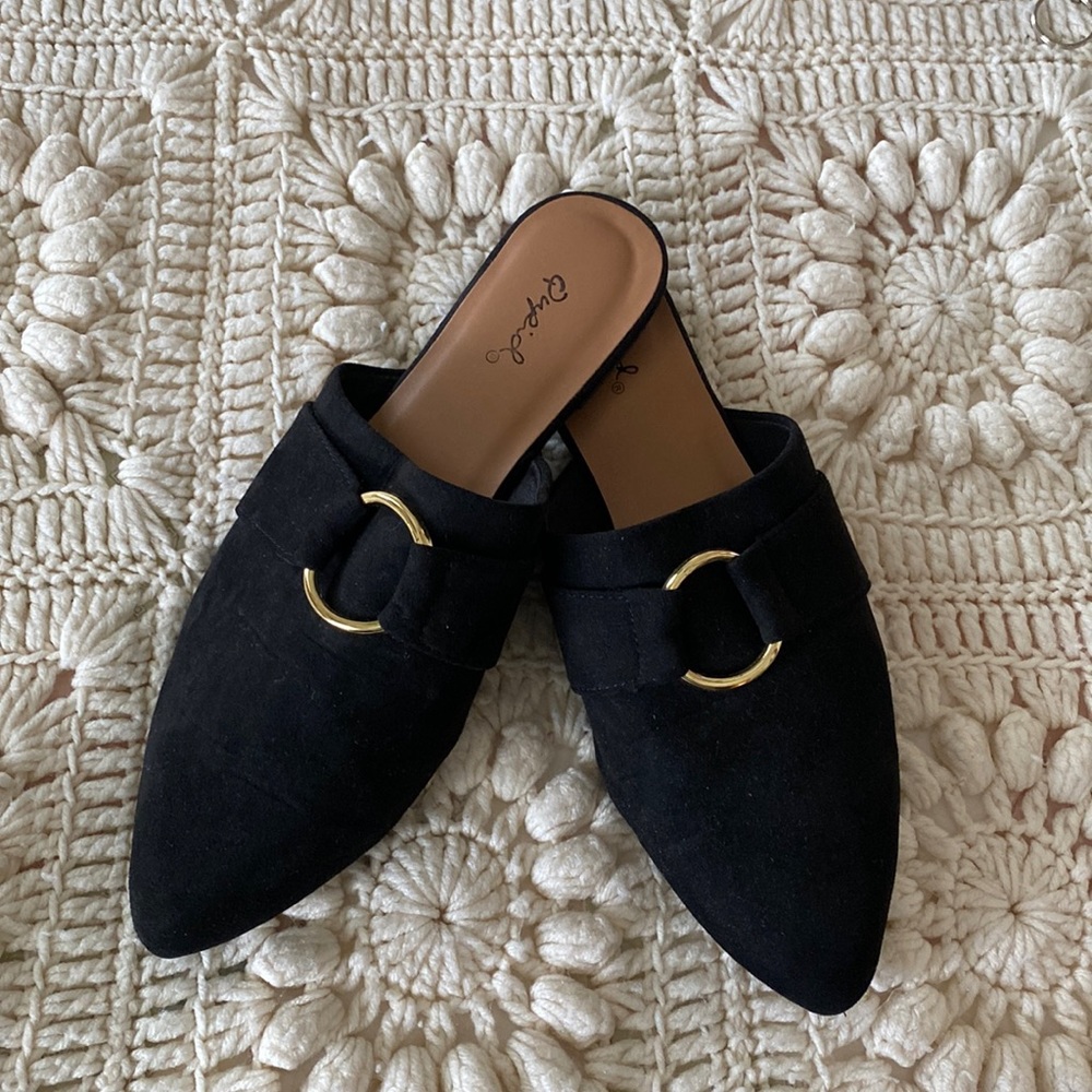 Women’s flat mules